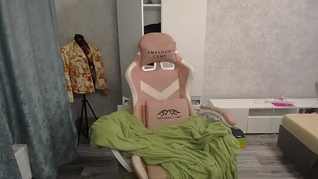 Snapshot of sweetserenity5 chatting on February 14, 8:37 pm sweetserenity5 online show from February 14, 8:37 pm