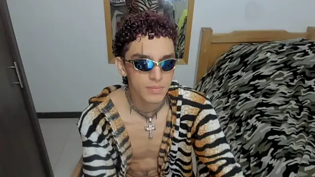 skinnypipe online show from October 20, 11:43 am