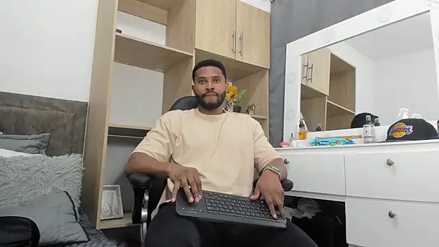 Snapshot of karsonmorris chatting on October 25, 9:42 pm karsonmorris online show from October 25, 9:42 pm