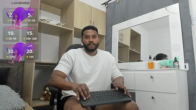 Snapshot of karsonmorris chatting on November 13, 8:19 pm karsonmorris online show from November 13, 8:19 pm