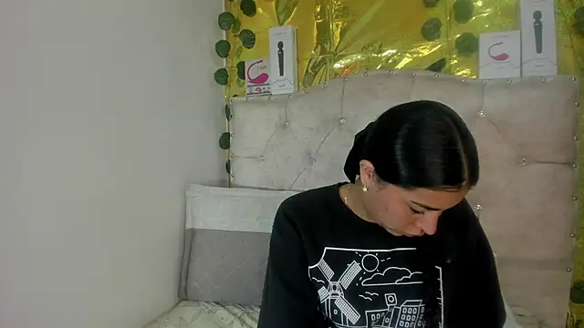 cristalconnorr online show from May 14, 2:46 pm