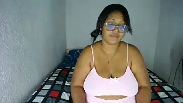 Snapshot of miajoseph_ chatting on January 7, 3:53 am miajoseph online show from January 7, 3:53 am