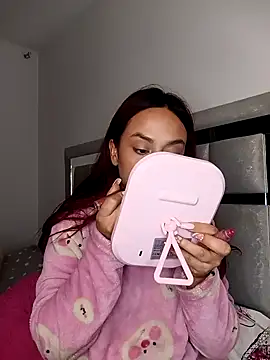 Emiily Bills online show from April 29, 7:01 am