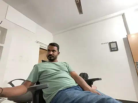 real meet girl finding in online show from December 4, 5:38 am