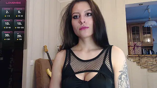 Snapshot of alicefromwl chatting on December 19, 5:18 am alicefromwl online show from December 19, 5:18 am