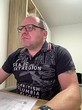 coupleLatinaLovers online show from February 6, 6:29 am