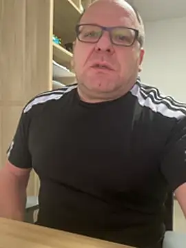 coupleLatinaLovers online show from February 10, 6:06 am