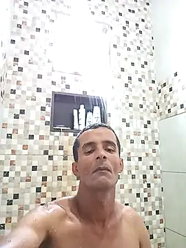 Snapshot of morenogato100 chatting on December 17, 6:36 pm morenogato100 online show from December 17, 6:36 pm