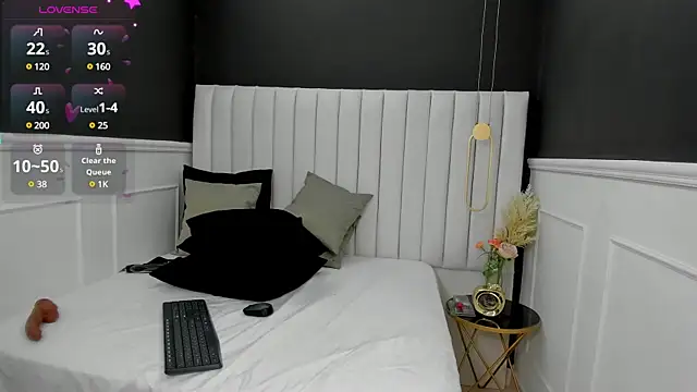 Snapshot of chloe_zulay chatting on February 9, 2:28 am chloe zulay online show from February 9, 2:28 am