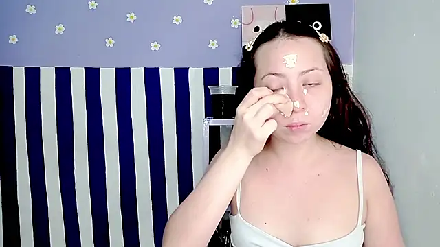 PetiteIvoryQueen19 online show from April 13, 4:40 am