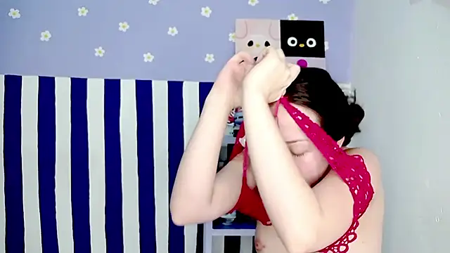 PetiteIvoryQueen19 online show from April 22, 5:43 am