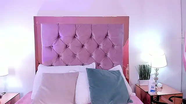 Snapshot of melanie_hills chatting on February 12, 11:27 am melanie hills online show from February 12, 11:27 am