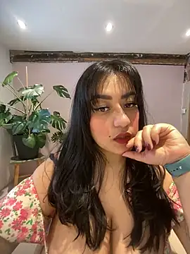 Snapshot of Alma- chatting on April 1, 9:21 am Alma- online show from April 1, 9:21 am