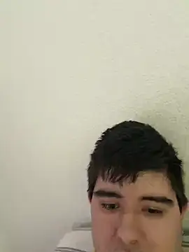 Snapshot of Yann_18 chatting on May 2, 3:06 pm Yann 18 online show from May 2, 3:06 pm