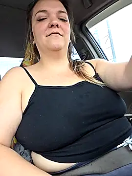 Snapshot of GoddessNikolia chatting on October 28, 9:39 pm GoddessNikolia online show from October 28, 9:39 pm