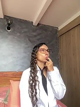 Snapshot of MafeeRoss chatting on June 8, 7:25 pm MafeeRoss online show from June 8, 7:25 pm