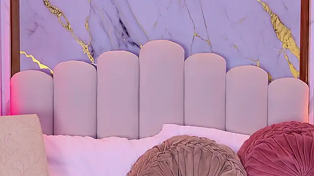 pamelajons  online show from December 18, 10:27 pm