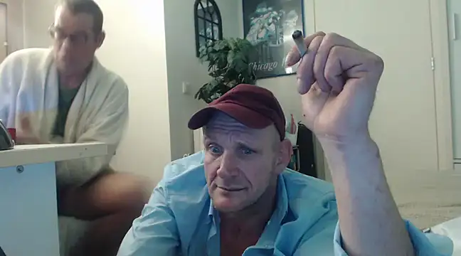 Snapshot of mikeythebestsucker chatting on December 7, 2:53 am mikeythebestsucker online show from December 7, 2:53 am