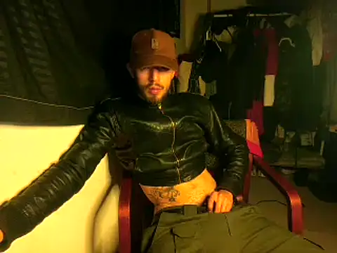 Snapshot of Aaronkiller chatting on January 9, 3:04 am Aaronkiller online show from January 9, 3:04 am