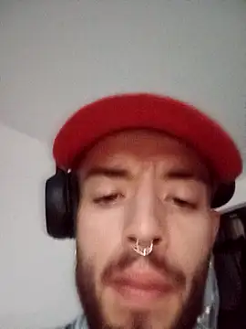 Snapshot of Aaronkiller chatting on February 10, 11:09 pm Aaronkiller online show from February 10, 11:09 pm