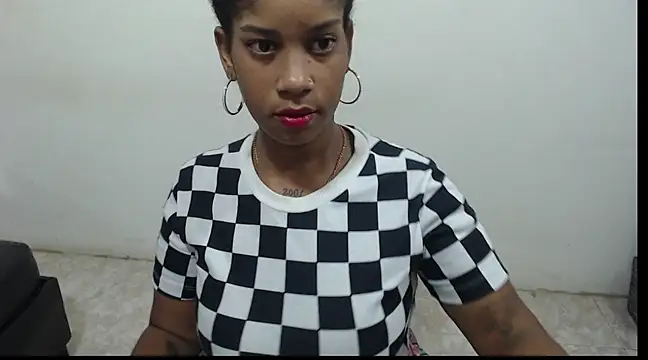 Snapshot of CanellaHill chatting on December 10, 4:56 am CanellaHill online show from December 10, 4:56 am