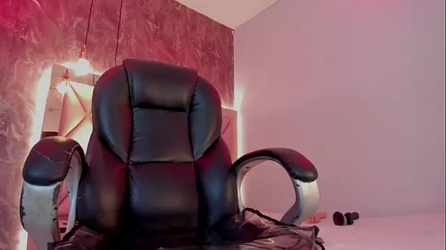 Snapshot of megan_100 chatting on May 13, 6:38 pm megan 100 online show from May 13, 6:38 pm
