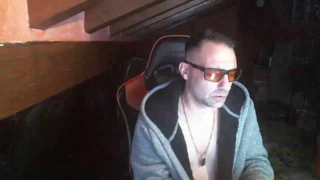 Snapshot of 6996horus chatting on February 7, 4:38 am 6996horus online show from February 7, 4:38 am