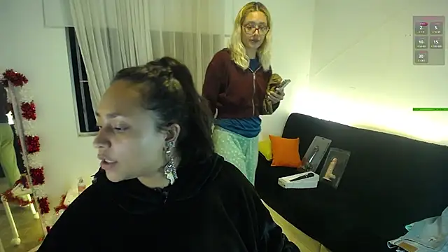 Snapshot of 911Calling chatting on December 26, 1:40 am 911Calling online show from December 26, 1:40 am