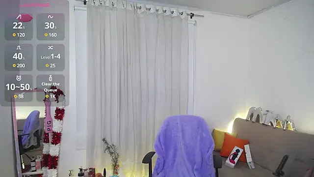 Snapshot of 911Calling chatting on December 31, 10:45 pm 911Calling online show from December 31, 10:45 pm