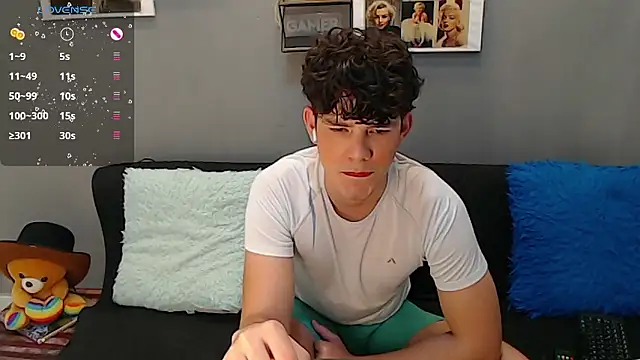 Snapshot of Angelo-cianuro- chatting on December 4, 11:02 pm Angelo-cianuro- online show from December 4, 11:02 pm