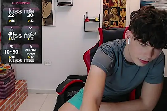 Snapshot of Angelo-cianuro- chatting on October 6, 10:29 pm Angelo-cianuro- online show from October 6, 10:29 pm