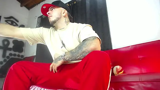 Snapshot of Dexter-T chatting on December 3, 6:04 am Dexter-T online show from December 3, 6:04 am