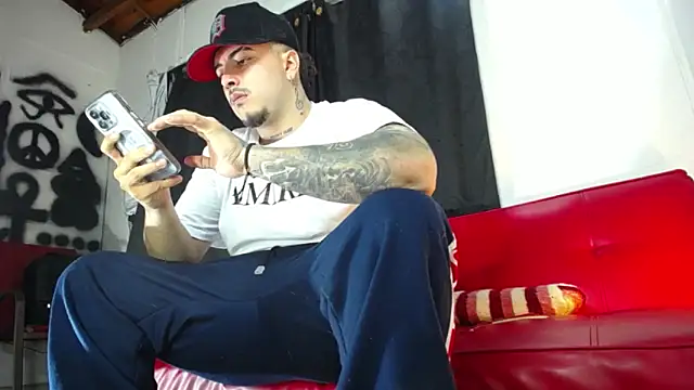 Snapshot of Dexter-T chatting on January 7, 3:03 am Dexter-T online show from January 7, 3:03 am