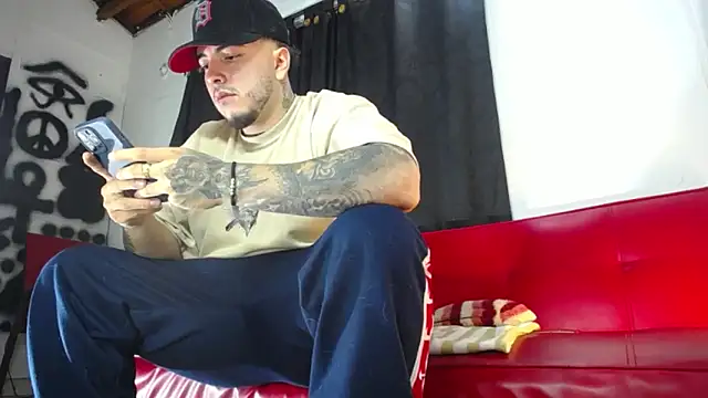 Snapshot of Dexter-T chatting on January 26, 3:06 am Dexter-T online show from January 26, 3:06 am