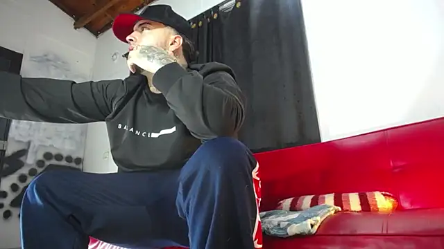 Snapshot of Dexter-T chatting on February 13, 4:22 am Dexter-T online show from February 13, 4:22 am