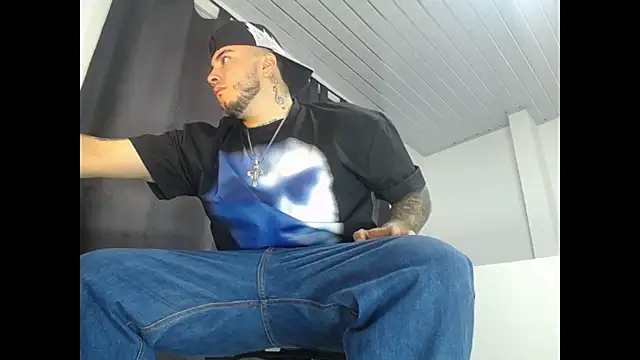 Snapshot of Dexter-T chatting on September 30, 6:07 am Dexter-T online show from September 30, 6:07 am