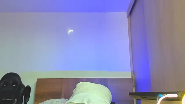 Snapshot of Stevenn_77 chatting on December 6, 7:45 pm Stevenn 77 online show from December 6, 7:45 pm