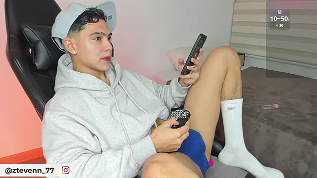 Snapshot of Stevenn_77 chatting on October 6, 1:47 am Stevenn 77 online show from October 6, 1:47 am