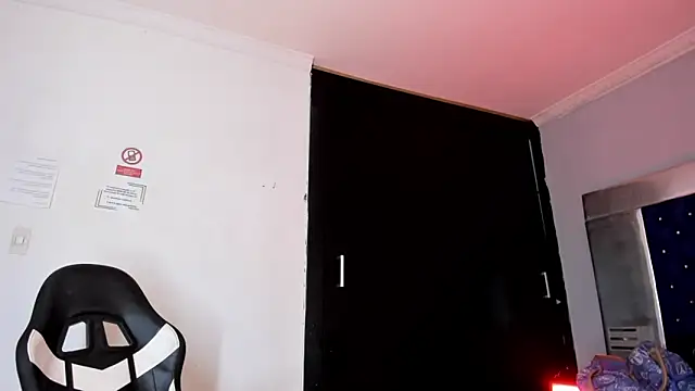 Snapshot of La_Perversa69 chatting on November 22, 7:13 pm La Perversa69 online show from November 22, 7:13 pm