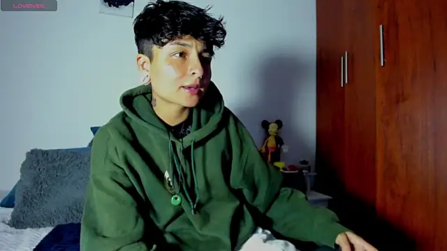 Snapshot of ZuryRamirez_ chatting on January 6, 12:16 am ZuryRamirez online show from January 6, 12:16 am