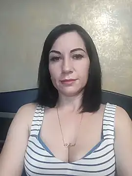 Snapshot of FireLily332 chatting on January 4, 6:30 pm FireLily332 online show from January 4, 6:30 pm