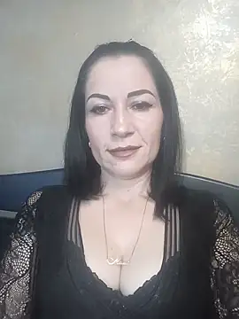 Snapshot of FireLily332 chatting on January 9, 4:06 pm FireLily332 online show from January 9, 4:06 pm