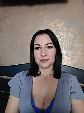 Snapshot of FireLily332 chatting on February 2, 9:19 am FireLily332 online show from February 2, 9:19 am