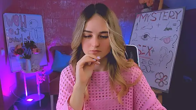 Snapshot of DeboraLarson chatting on February 21, 8:18 am DeboraLarson online show from February 21, 8:18 am