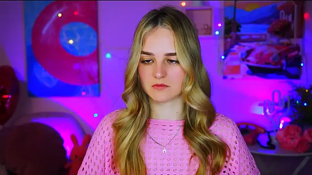 Snapshot of DeboraLarson chatting on March 18, 3:53 am DeboraLarson online show from March 18, 3:53 am