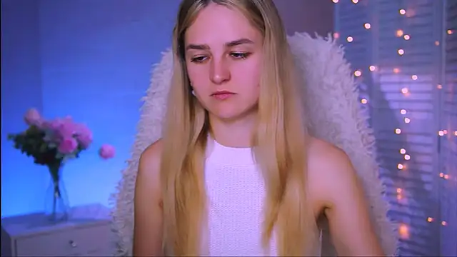 Snapshot of DeboraLarson chatting on October 3, 7:05 am DeboraLarson online show from October 3, 7:05 am