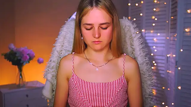 Snapshot of DeboraLarson chatting on October 4, 3:48 am DeboraLarson online show from October 4, 3:48 am