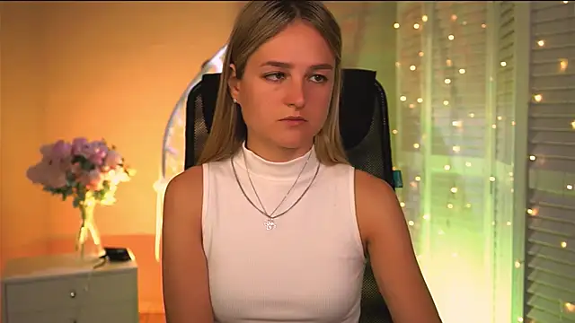 DeboraLarson online show from April 7, 3:18 am