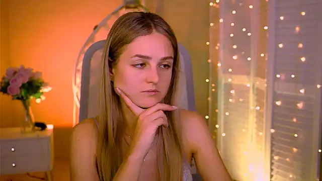 Snapshot of DeboraLarson chatting on July 18, 5:11 am DeboraLarson online show from July 18, 5:11 am