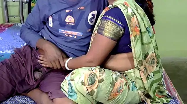 Snapshot of Couple_For_You18 chatting on January 19, 10:28 am Couple For You18 online show from January 19, 10:28 am